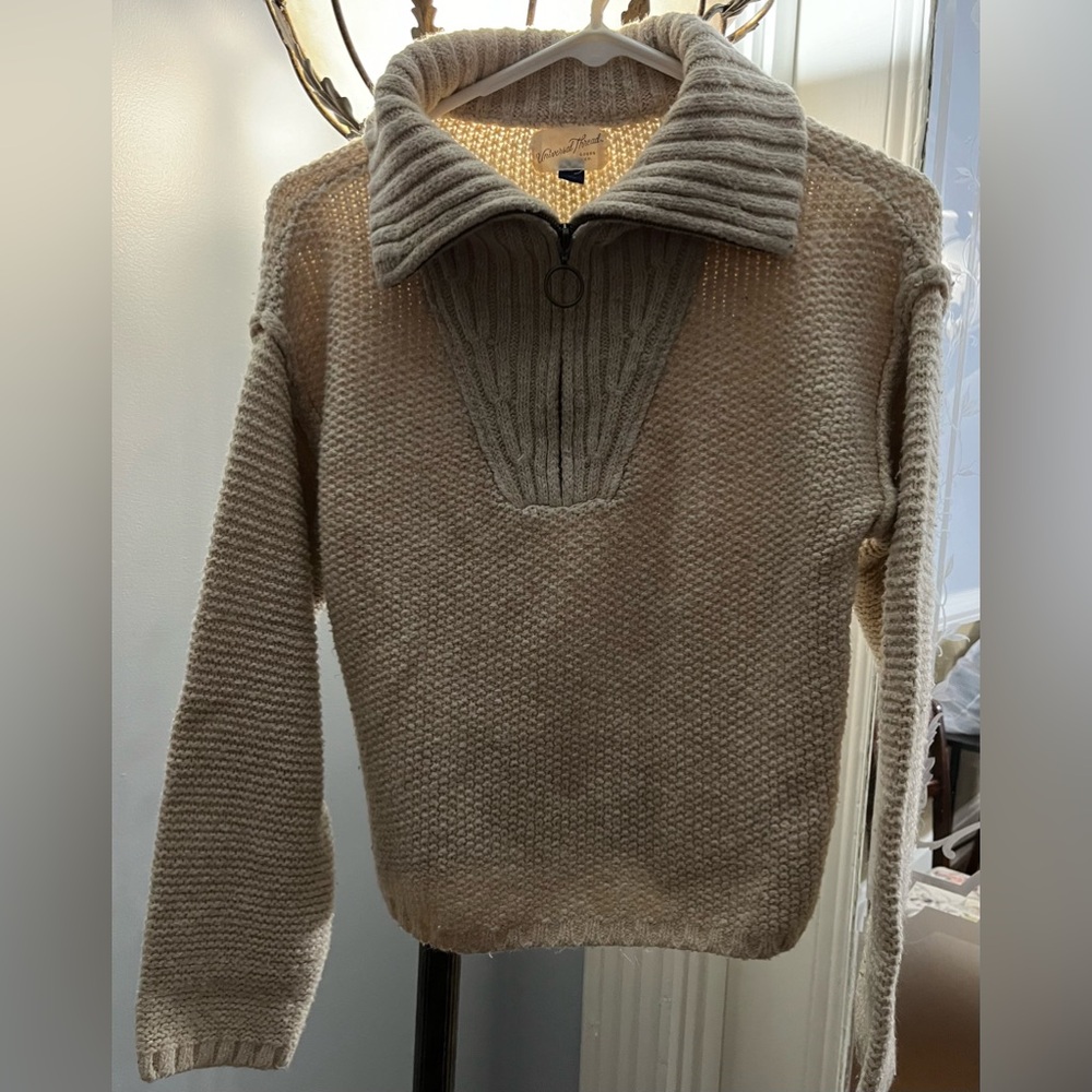 Universal Thread Womens size XS beige sweater with zipper